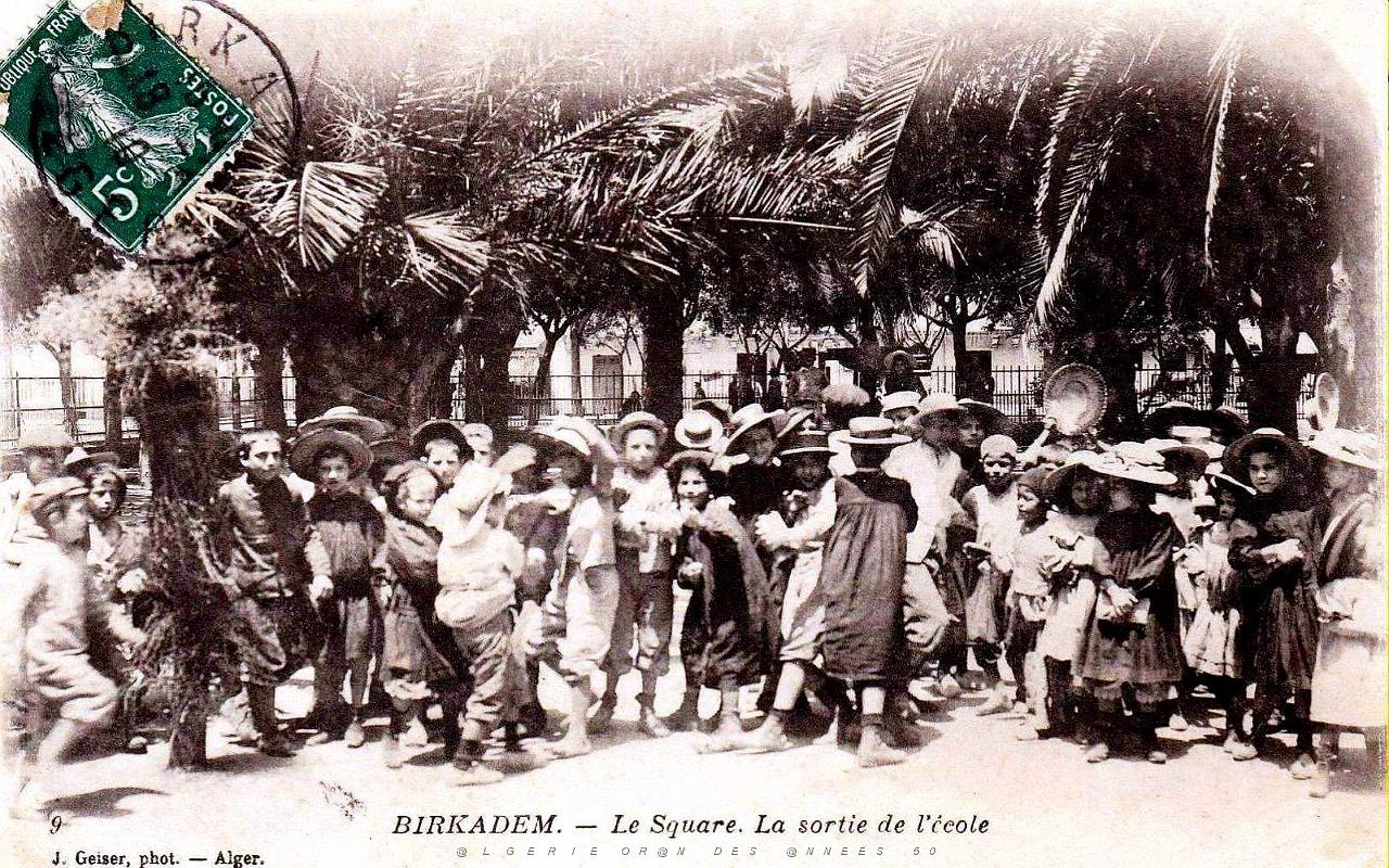 2205- Birkadem - Square - Sortie Ecole- 1910.jpg